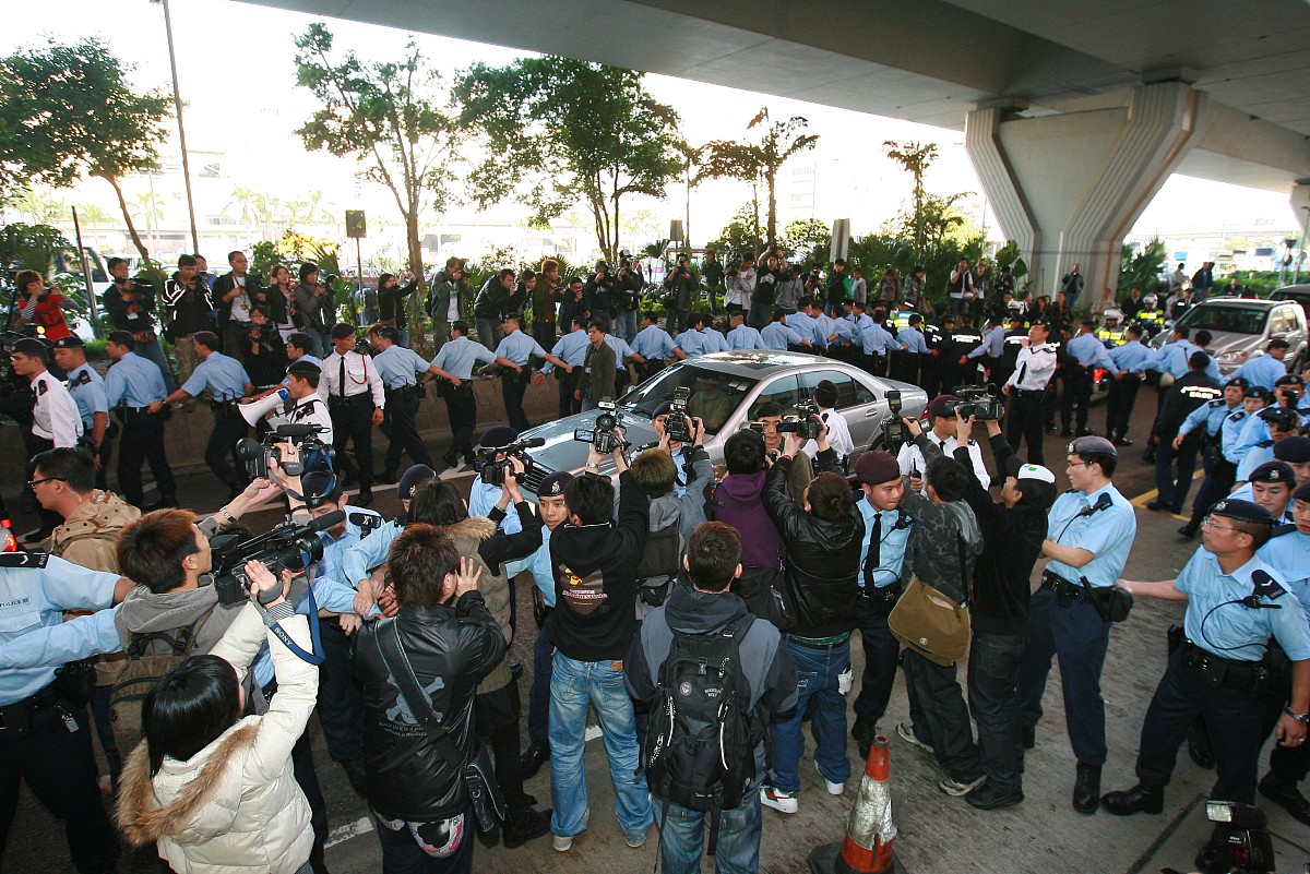 大学食堂学生工人罢工报道: 校长回应