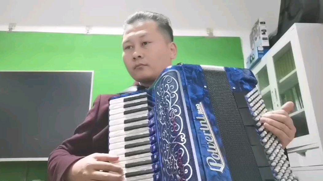 手风琴回想意大利电影《啊名曲演奏》再见起那张伸朋友图片