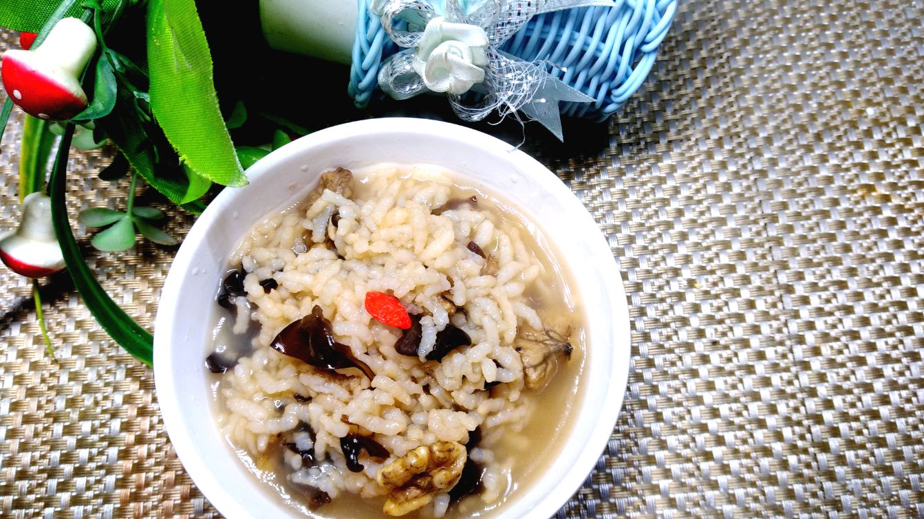 婴儿辅食食谱之:木耳核桃粥,建议十个月以上宝宝食用
