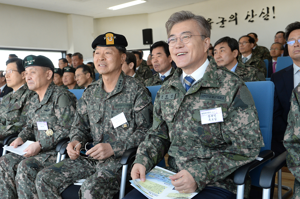 掘地求升mod修改版是一款移植自pc的动作游戏。掘地求升这个游戏你用鼠标移动锤子可能就够了。经过练习你可以跳摇爬跳。伟大的神秘和美丽的第二个奖励等待着到达山顶的徒步旅行者！ 手游介绍