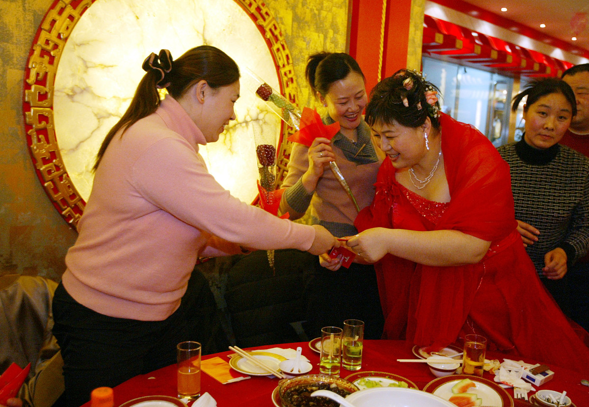 在婚礼上对婆婆敬茶说四句押韵的话。
