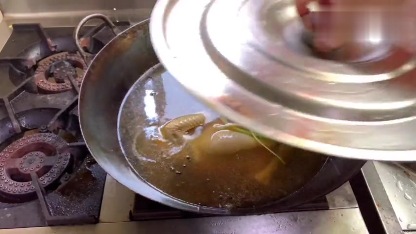 大厨教你:口水鸡的家常做法,麻辣鲜香鸡肉鲜嫩、先收藏转发了!