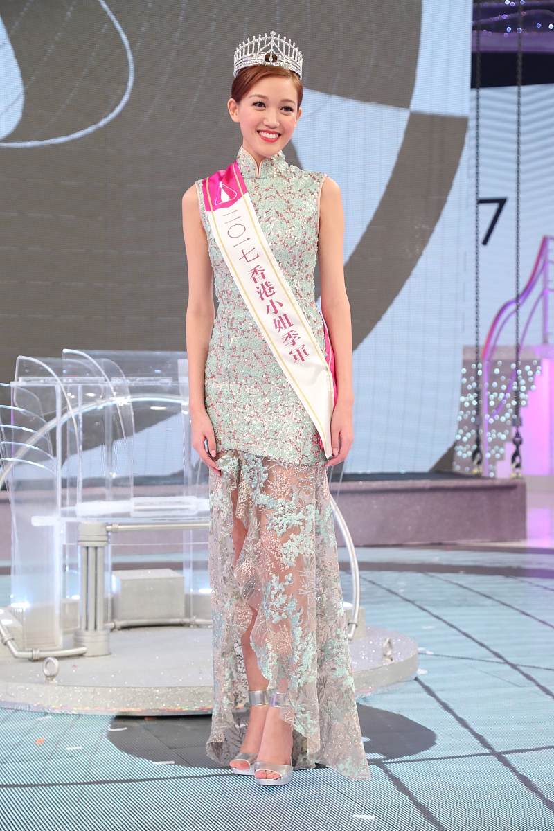 家里已经有一个女儿姓名叫思妍2022年10月生了一个妹妹名字适合叫什么要求和姐姐名字所用的字不一样列举20个并说明名字的含义