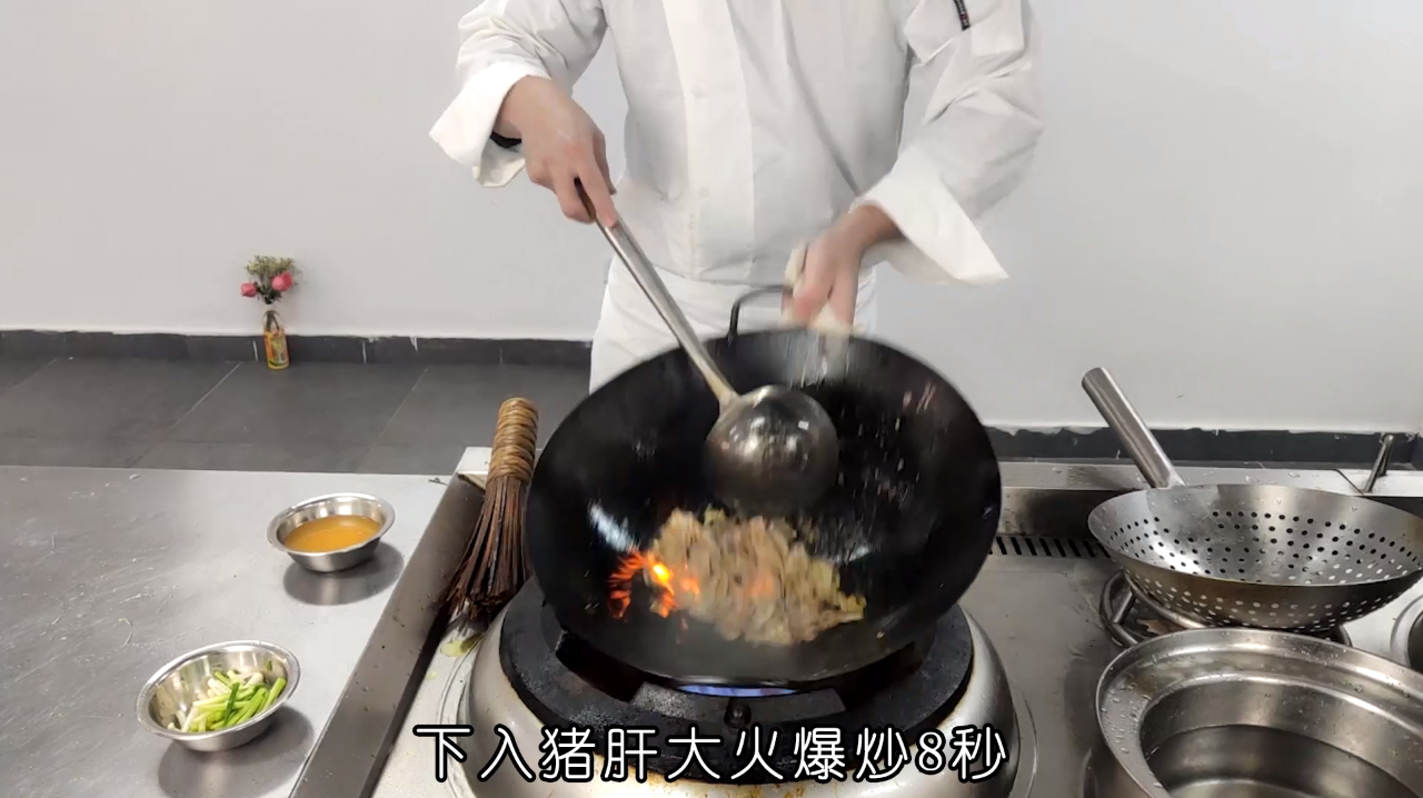 厨师长教你:“18秒猪肝”的炒法,全网首发技术,同行都点赞了