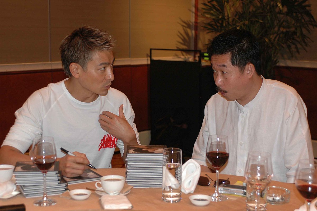 2006年8月17日,电影《疯狂的石头》2000万票房收场,近日举行庆功宴.++
