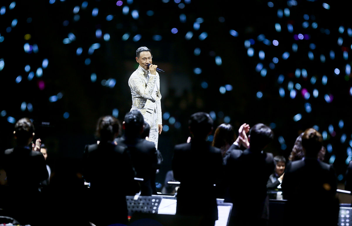 陈奕迅演唱会被喊话'再唱十年'，原因竟是'我恨张学友'？