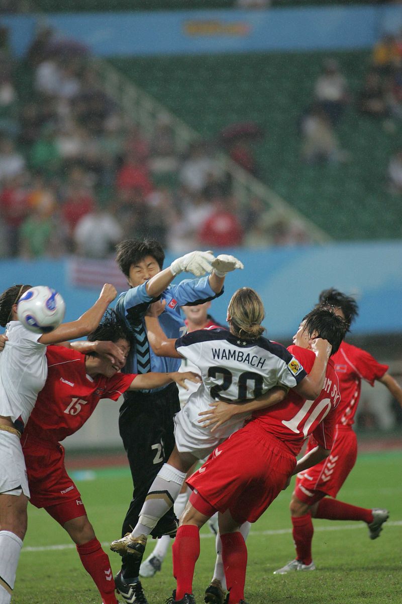 2007年9月11日,中国成都,2007女足世界杯b组小组赛,美国2-2与朝鲜队战