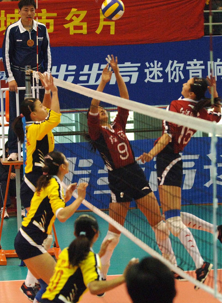 4月29日漳州中国女排腾飞馆120多名排球参赛选手身着齐整运动装伴随着一声嘹亮的开场哨响正式拉开了2023年晟育杯漳州市排球联赛赛事！ 联赛赛事由漳州市体育总会主办漳州市排球协会和福建晟育投资发展集团有限公司承办。本次联赛赛事不仅是漳州市群众体育活动的一次盛会也是福