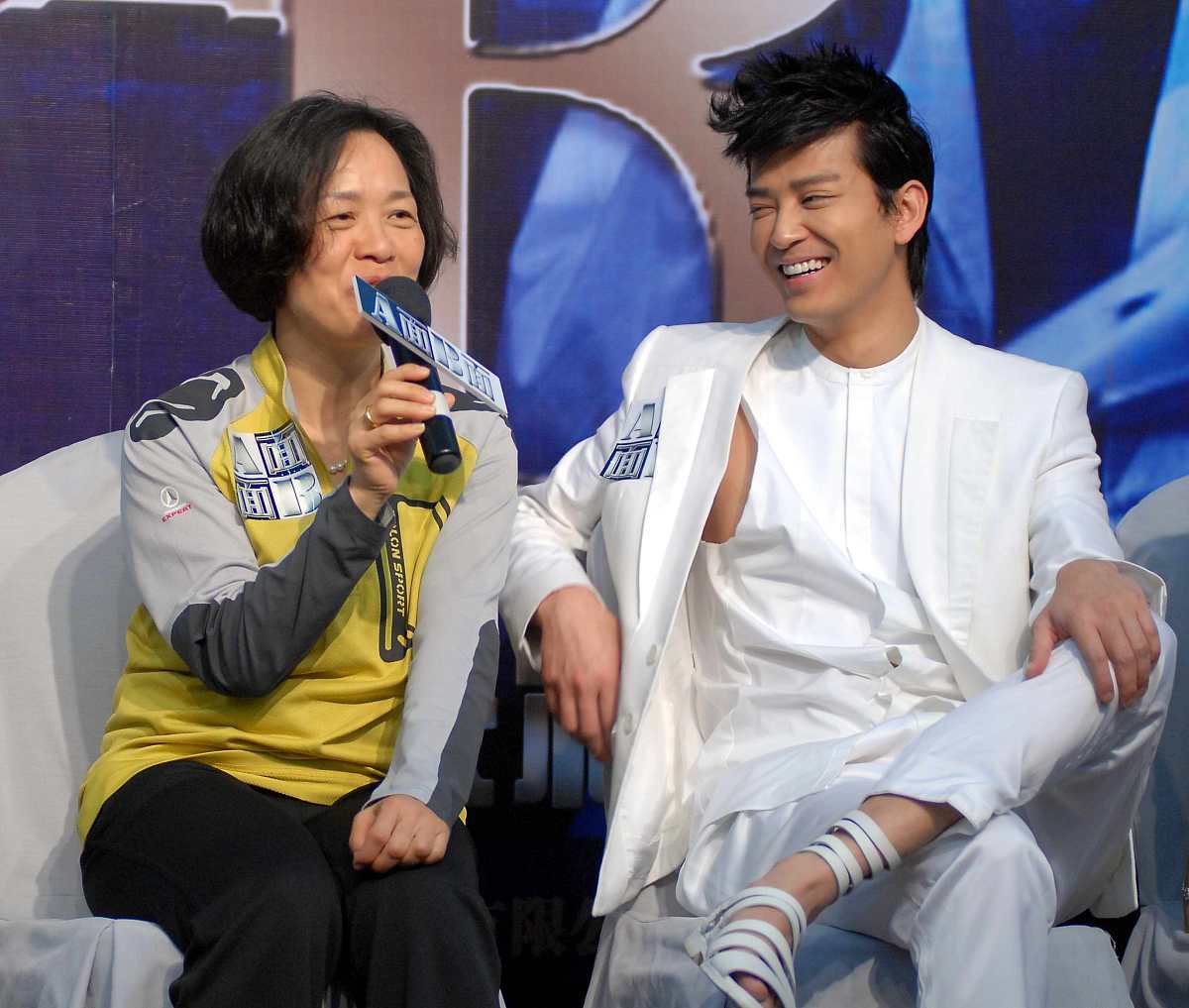 2010年4月27日,杭州,<strong>电影</strong>《a面b面》举行演员见面会.