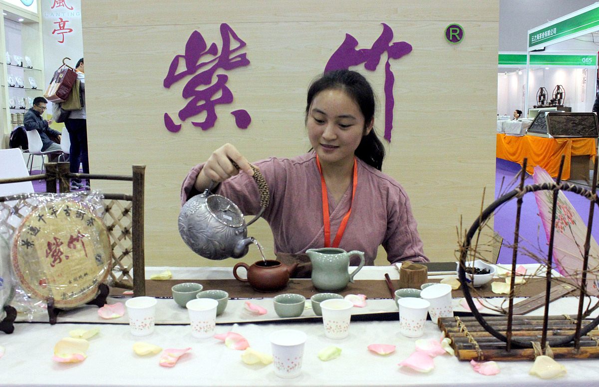 我的毕业创作是，利用茯茶余料制作成一个枕头，暖宫仪器，缓解颈椎取个题目
