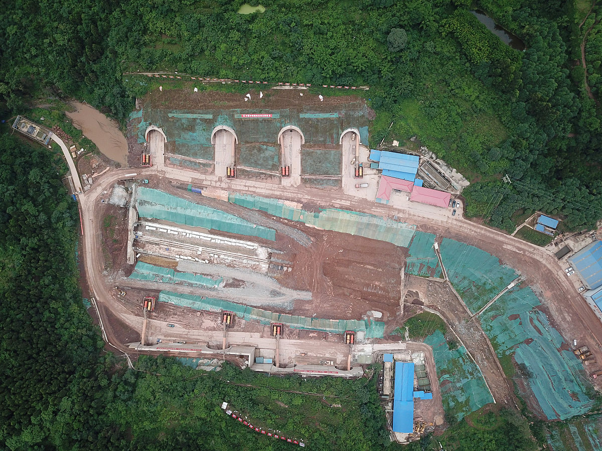 2019年6月27日,四川省成都市新机场高速龙泉山隧道,施工中的龙泉山1号