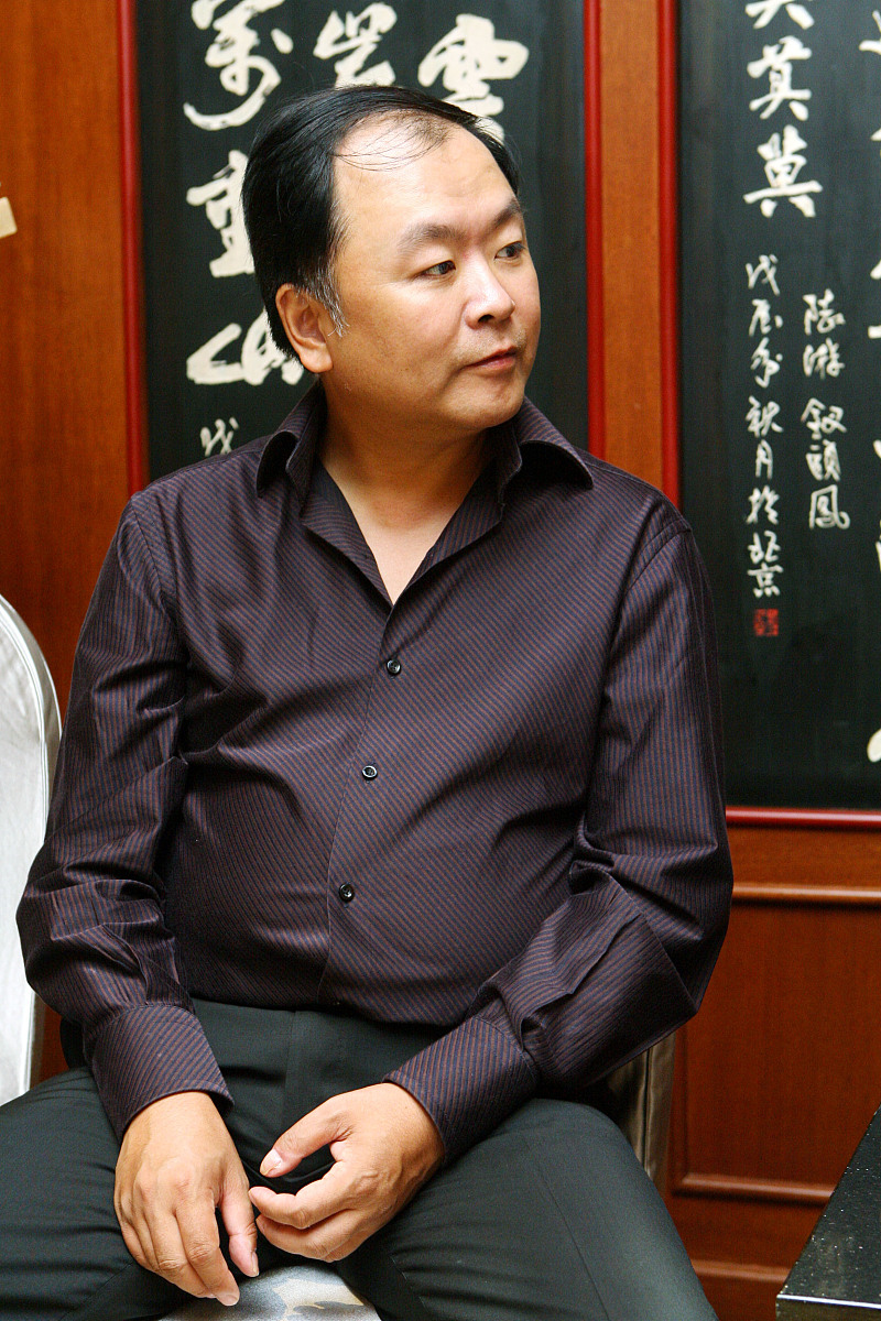 2008年7月24日,北京,大型史诗剧《三国》召开播映权签约发布会.高希希