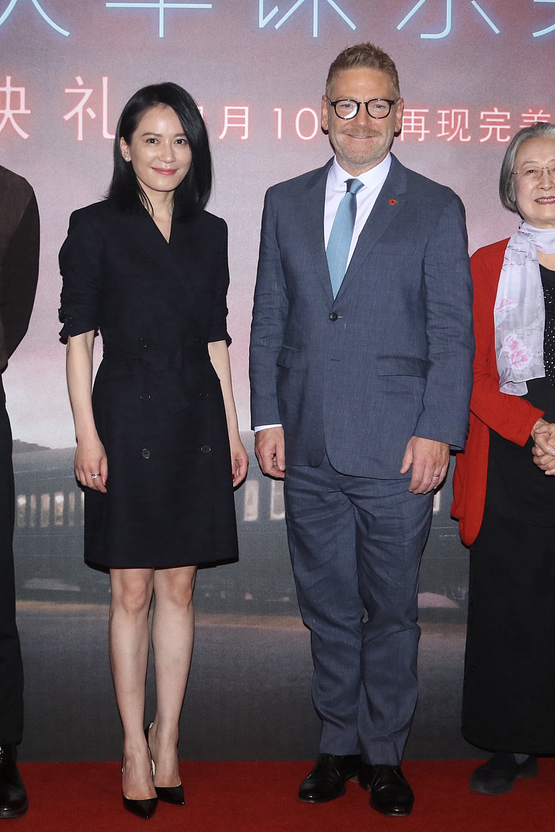 王千源助阵《东方快车谋杀案》首映  俞飞鸿穿西装裙秀美腿优雅大气