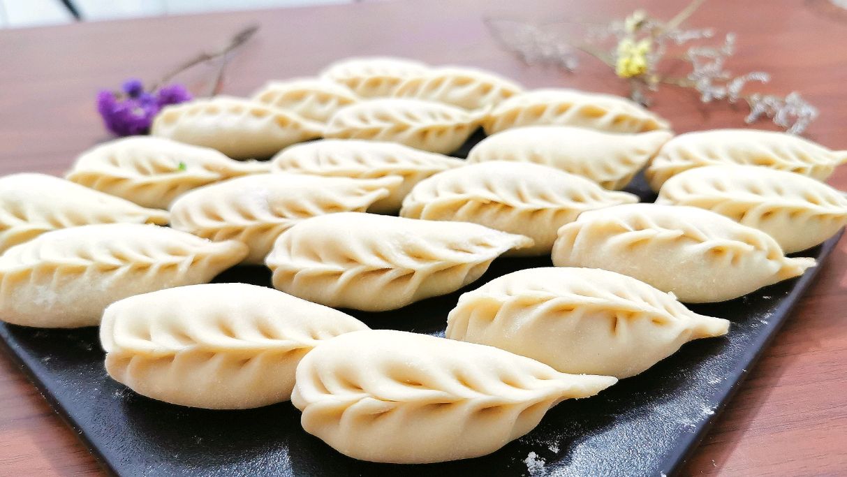 包饺子和面有技巧,只要掌握这2点,柔软筋道,怎么煮都不破皮