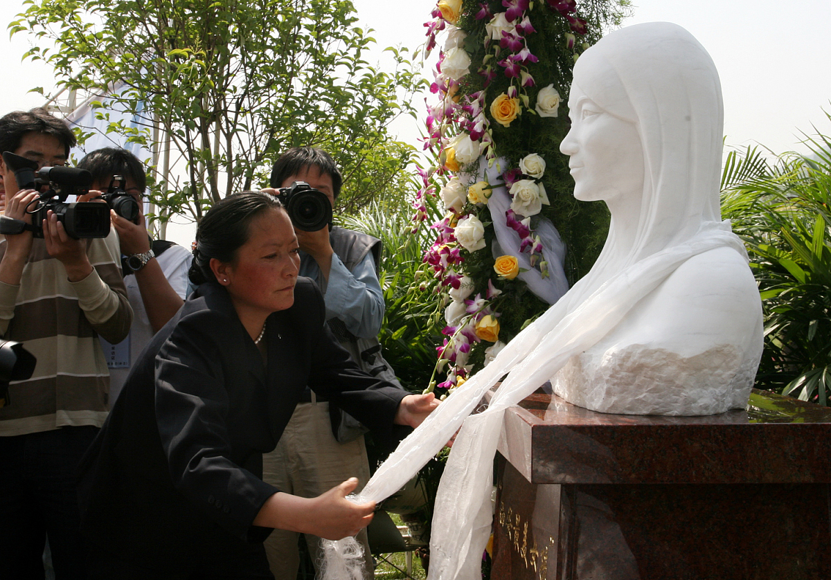 青海省玉树州卫生学校规模介绍 - 教师、学生、设施及专业设置