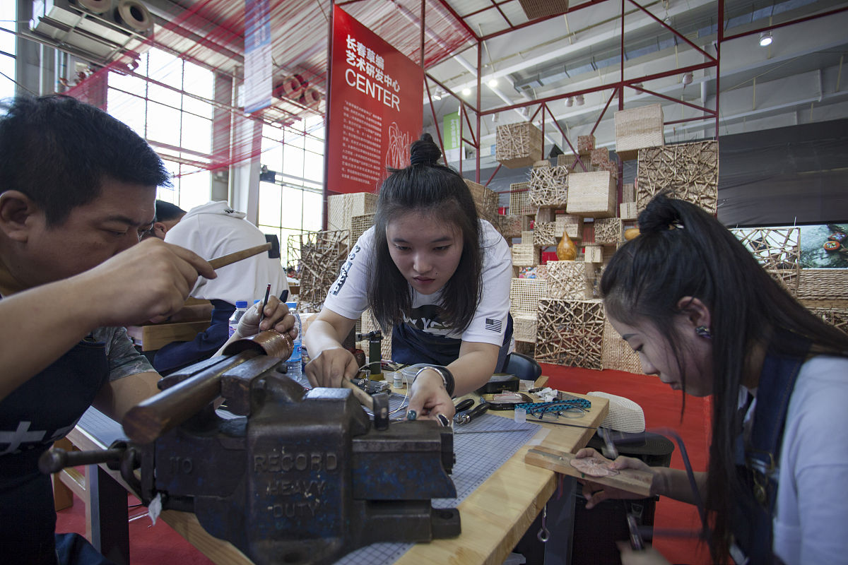 蓝田职业教育中心的珠宝玉石加工与营销专业就业前景怎么样