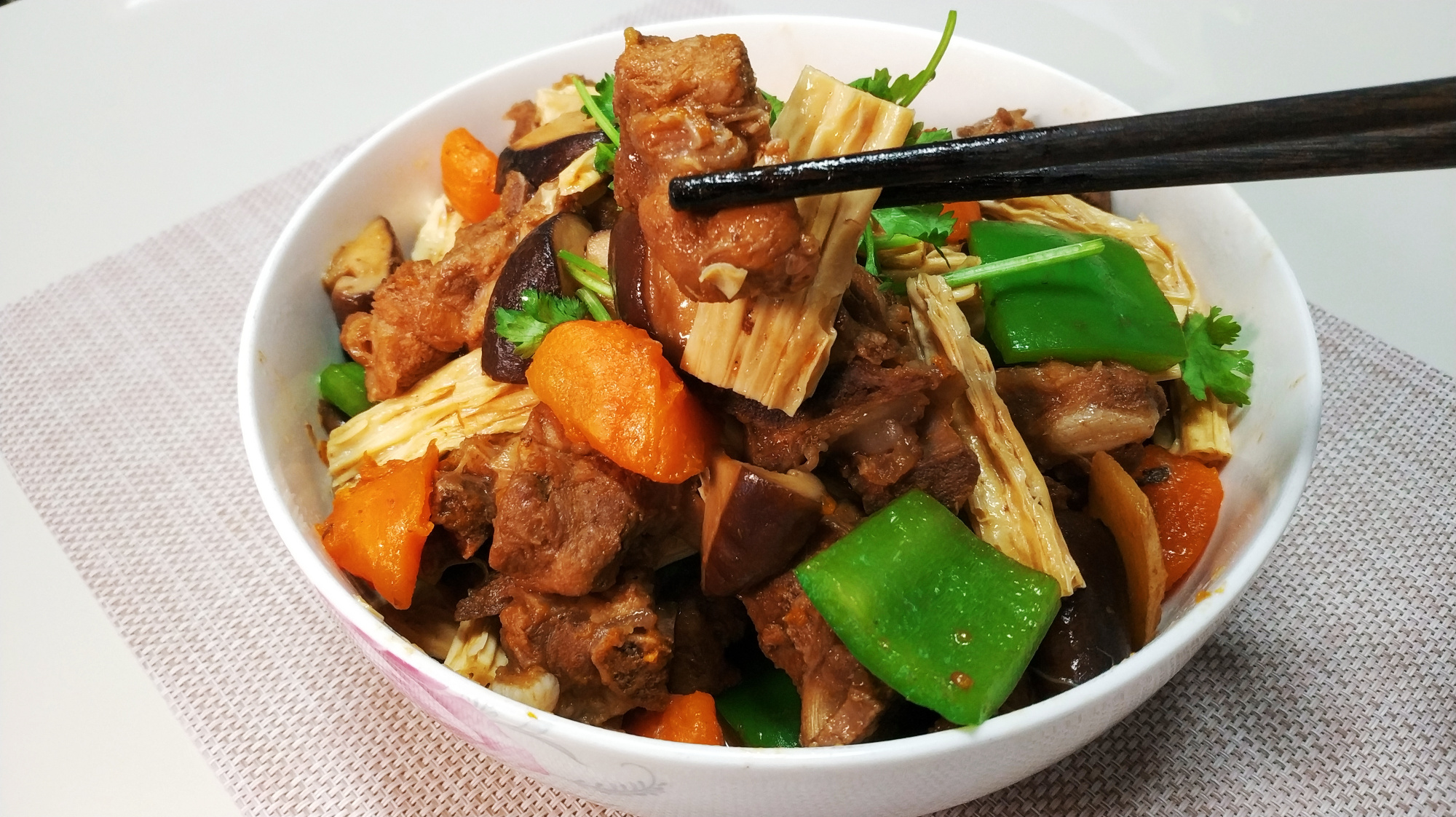 猪肉涨价,排骨没涨,买2斤排骨解解馋,这样做次次光盘