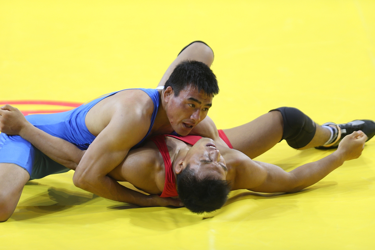 请用中文对后面网站内容生成总结不要少于10个句子 httpswwwlatimescomsportsliveblogwrestlemania-2023-live-results-predictions-start-time-matches