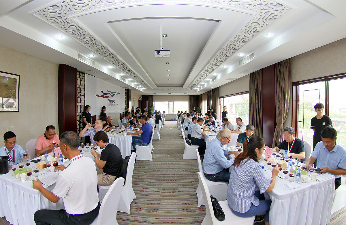镜心湖菌业公司总经理办公会会议议程 - [填写日期]