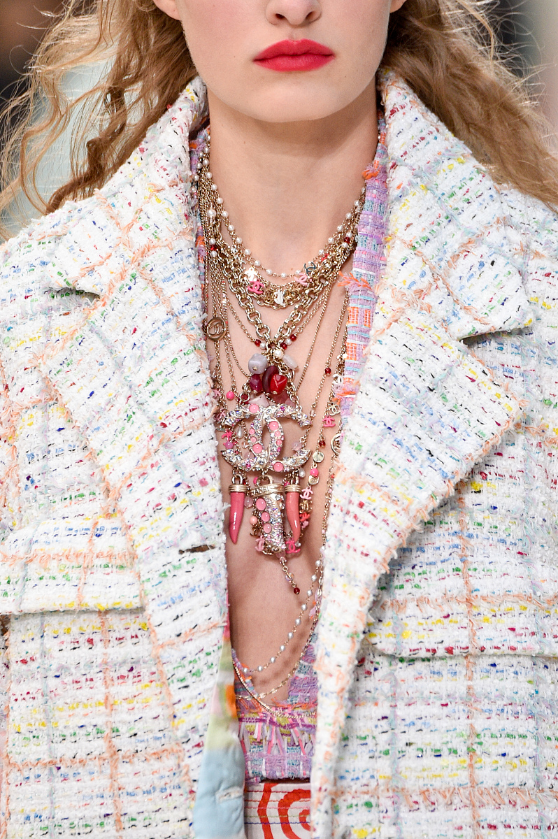 你现在是一个导航网站的编辑人员请为我写一篇欧珀莱的简短介绍。