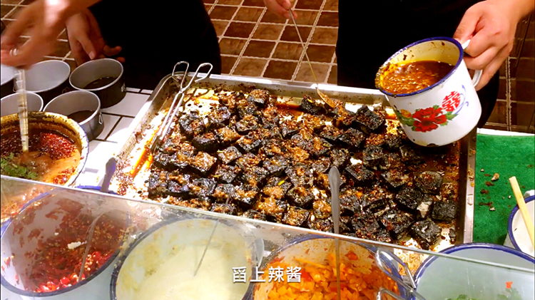 长沙30年老字号臭豆腐,脆脆的会爆汁,天天排长队13块钱6块儿
