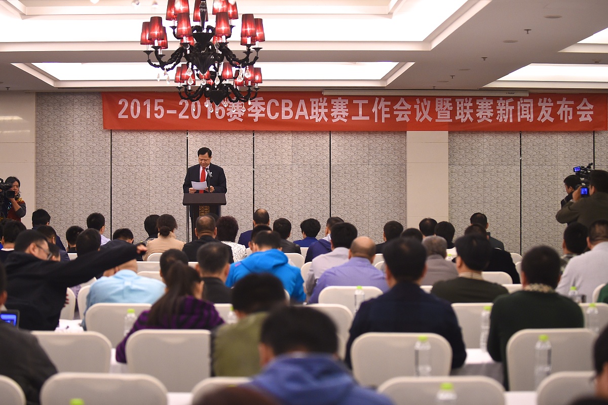 航空公司地服部员工民主生活会发言材料：提升服务意识，共促公司发展