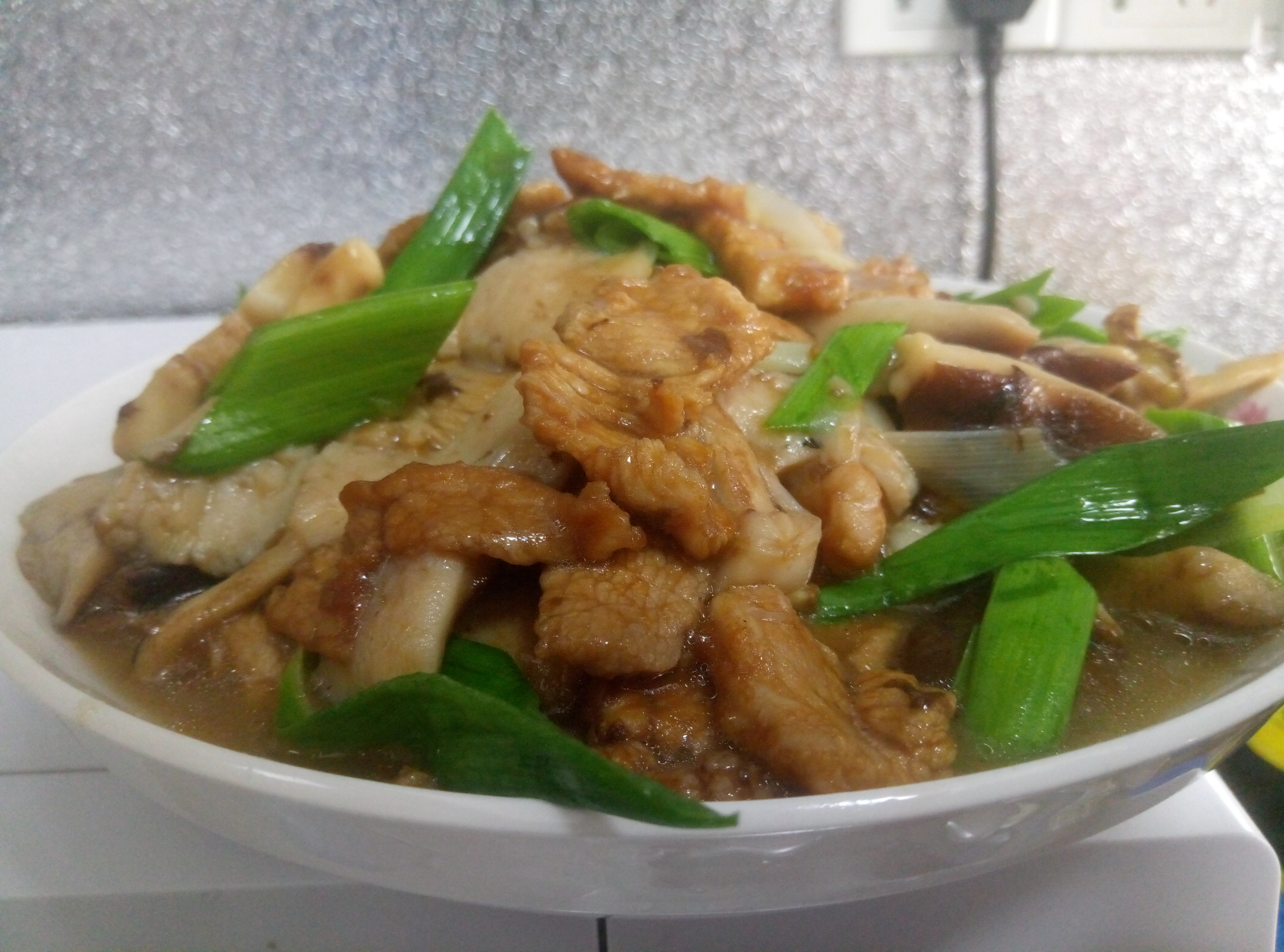 美味香菇炒肉的做法,食材简单,好吃又香,容易上手学会