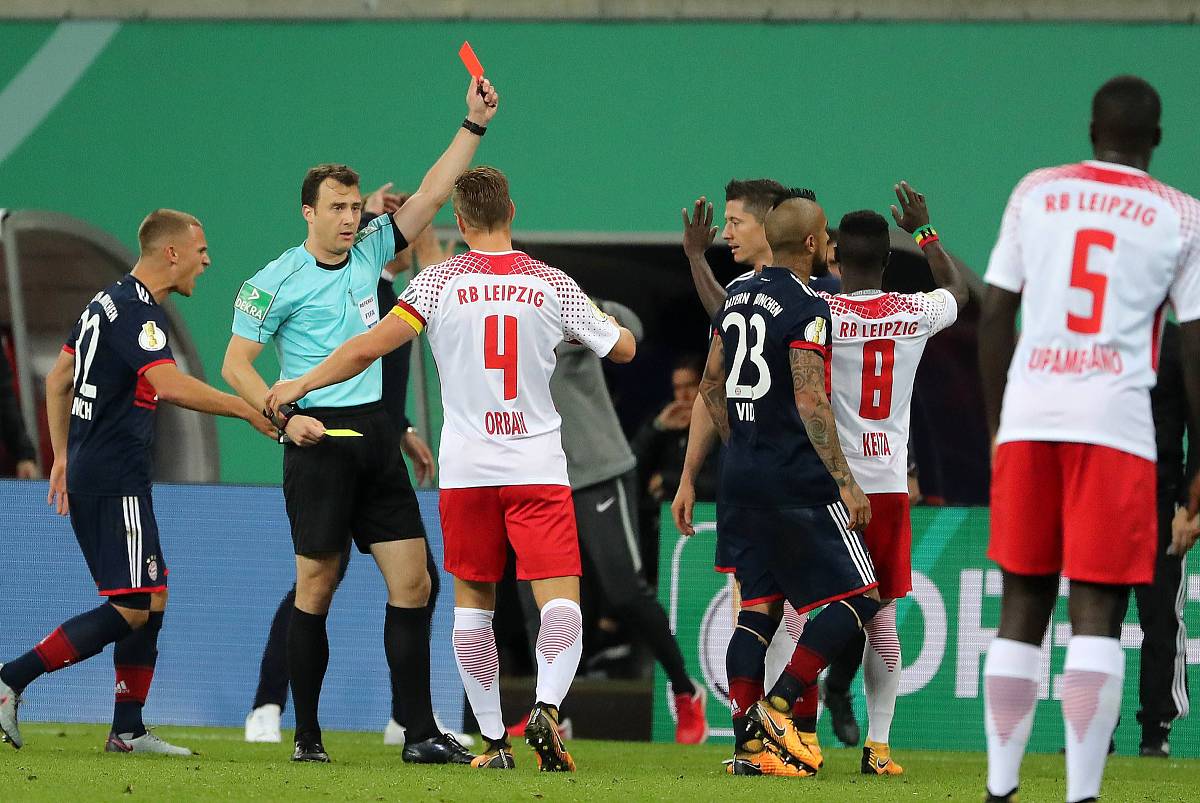 8051单片机串口多机通信时从机SM2=1且接收主机的数据RB8=0则接受的数据丢弃。是对的吗？