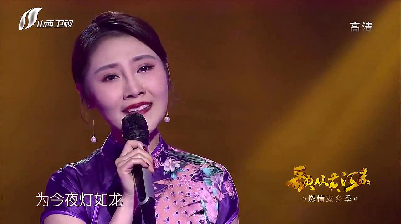 [图]黄堃现场演唱《月灯谣》,曲调优美,情真意切!