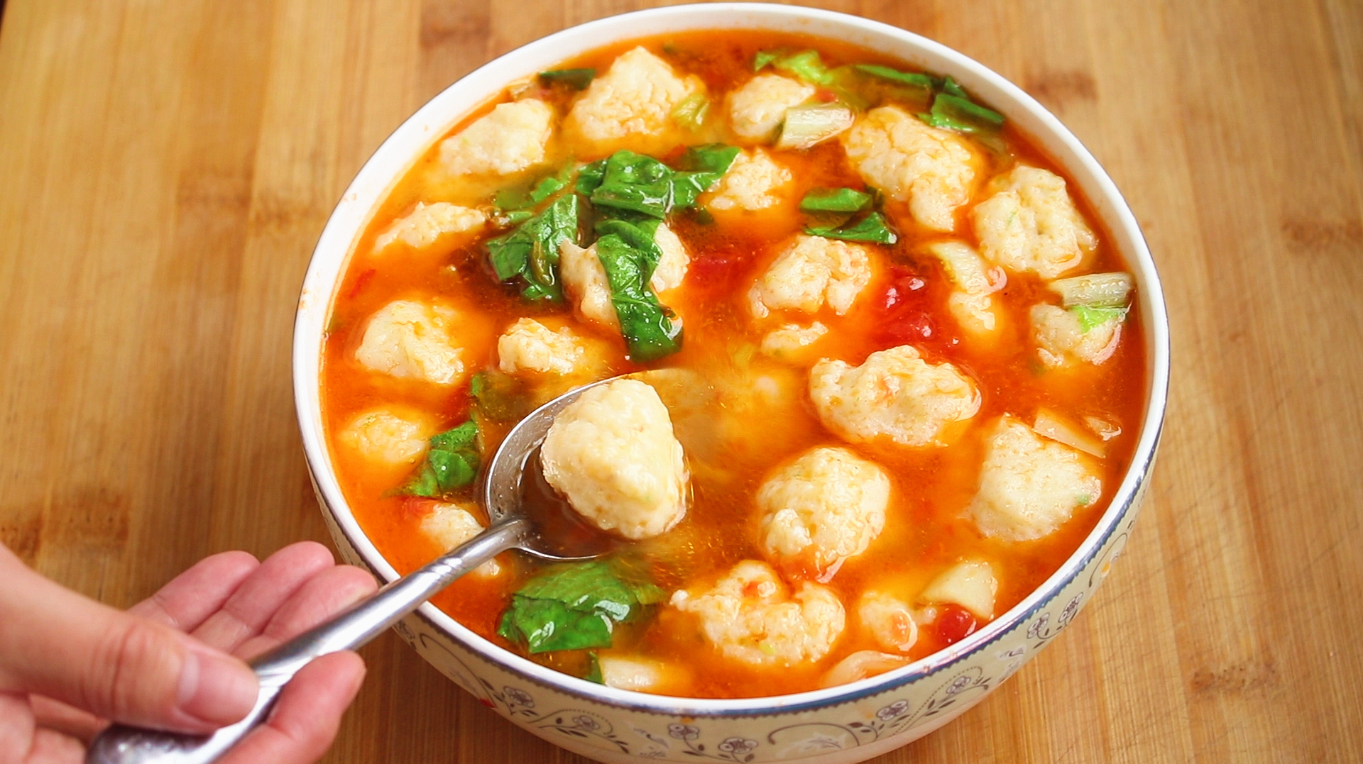 入秋后多喝这锅鱼丸汤,养肝明目,鲜嫩爽滑,越喝越上瘾