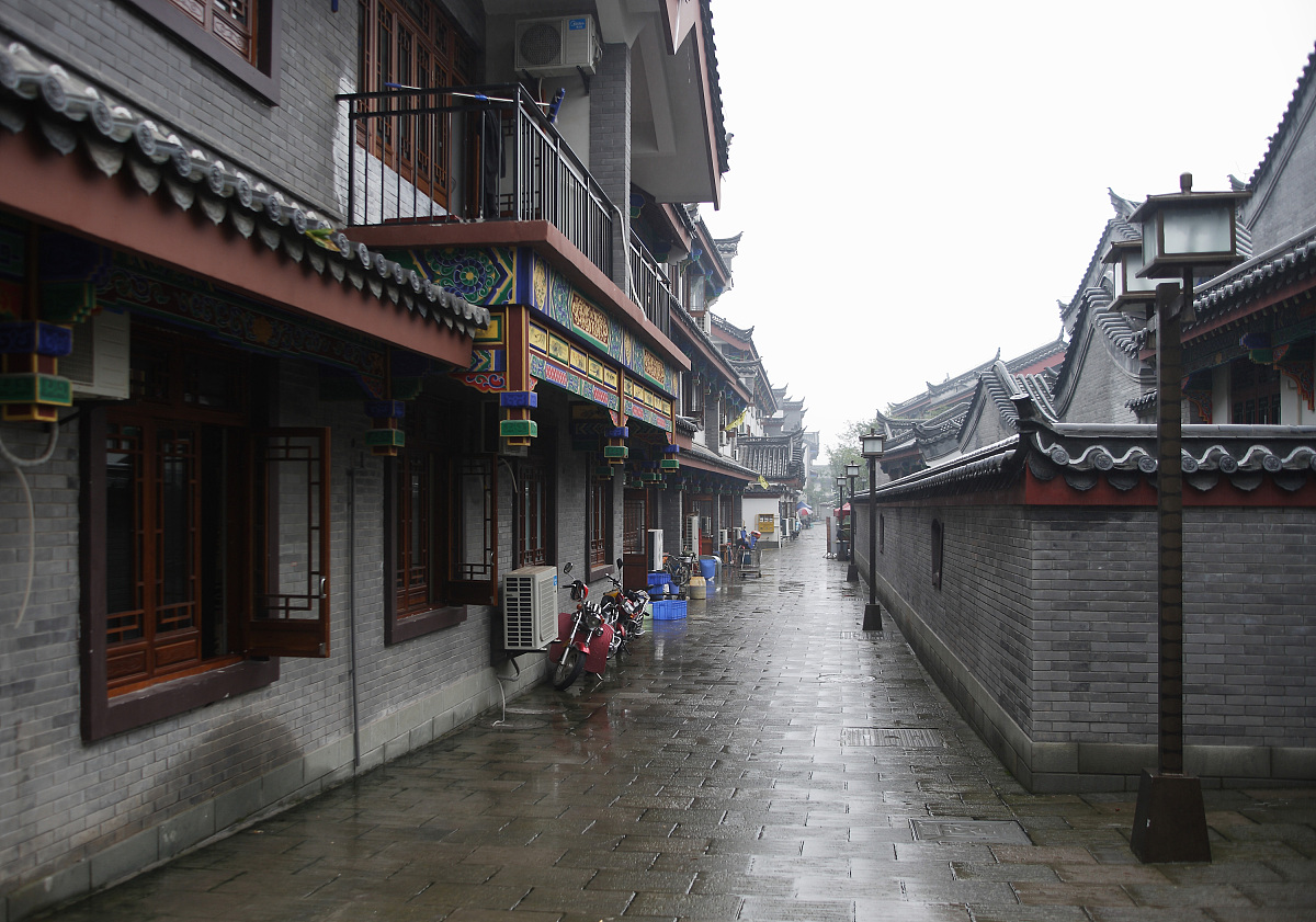 重庆航运旅游学校是民办学校还是公办学校？