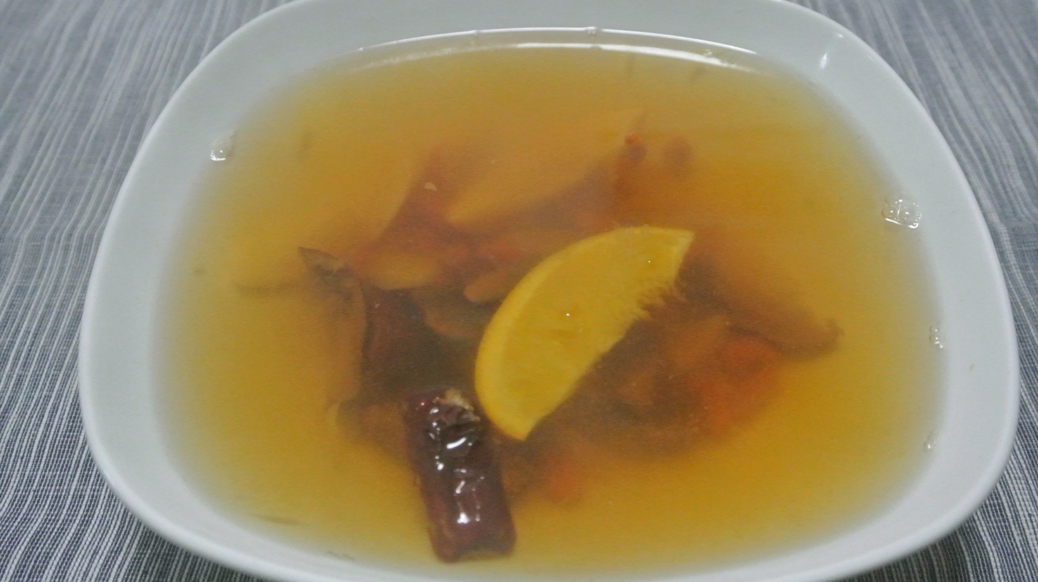 告诉您冬天温啤酒的方法,加这几味料煮煮,喝一杯驱寒暖身过瘾!
