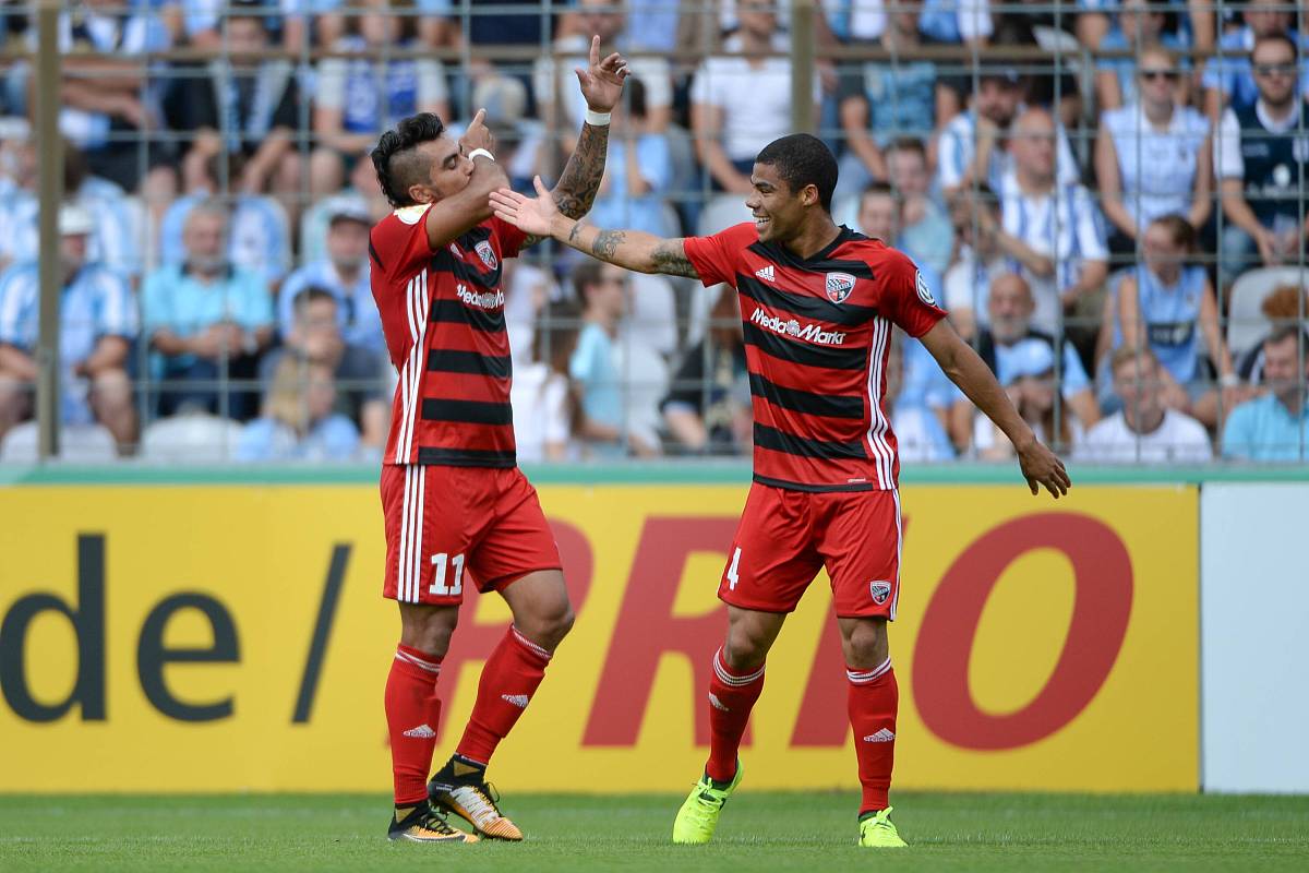 单元格内容为123456 怎么让他出现1就显示红色