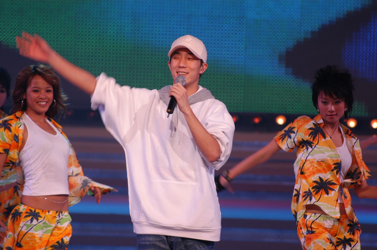 2007年1月1日元旦晚上,众多著名歌手在海南三亚美丽之冠为三亚市城市