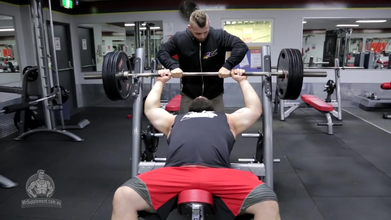 如果你觉得健美练出来的肌肉不实用,那不妨来学学大力士的健身