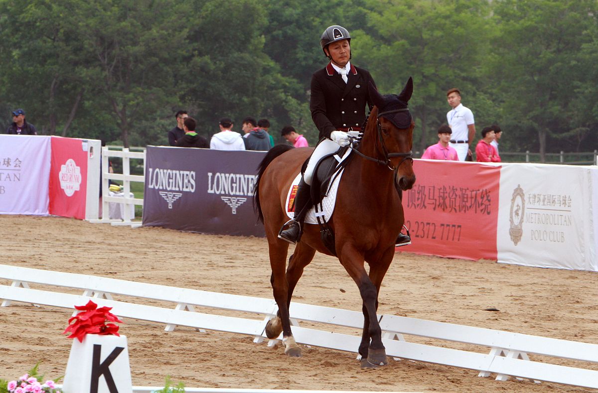 华天领衔中国队勇夺亚运马术三项赛团体金牌，实现历史性突破！