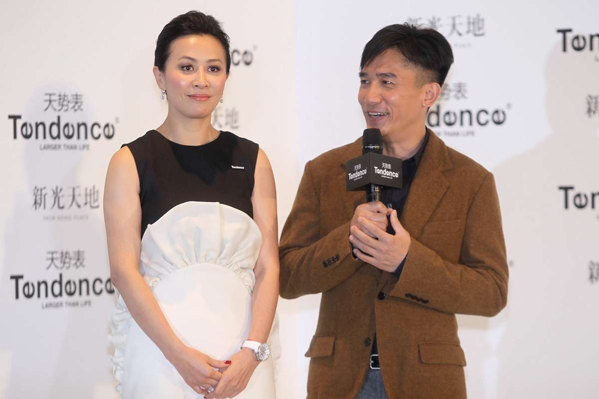 2011年11月3日,北京,明星代理的某著名腕表品牌在北京开店.***_***刘