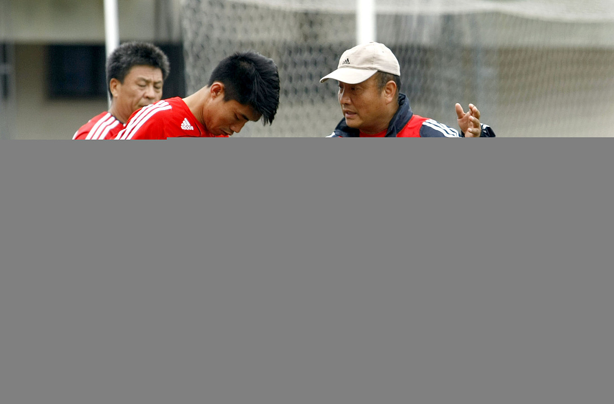 2008年7月17日,中国长春,国奥队恢复正常训练.郑智,殷铁生+++_+++足球