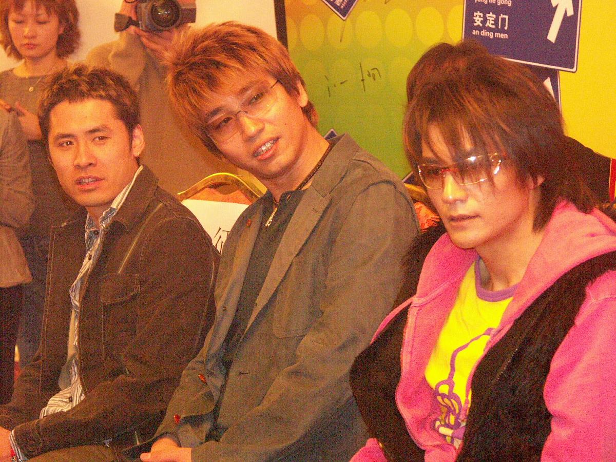 2004年3月4日,下午2点,第11届中国歌曲榜宣传活动在北京华侨大厦举行.