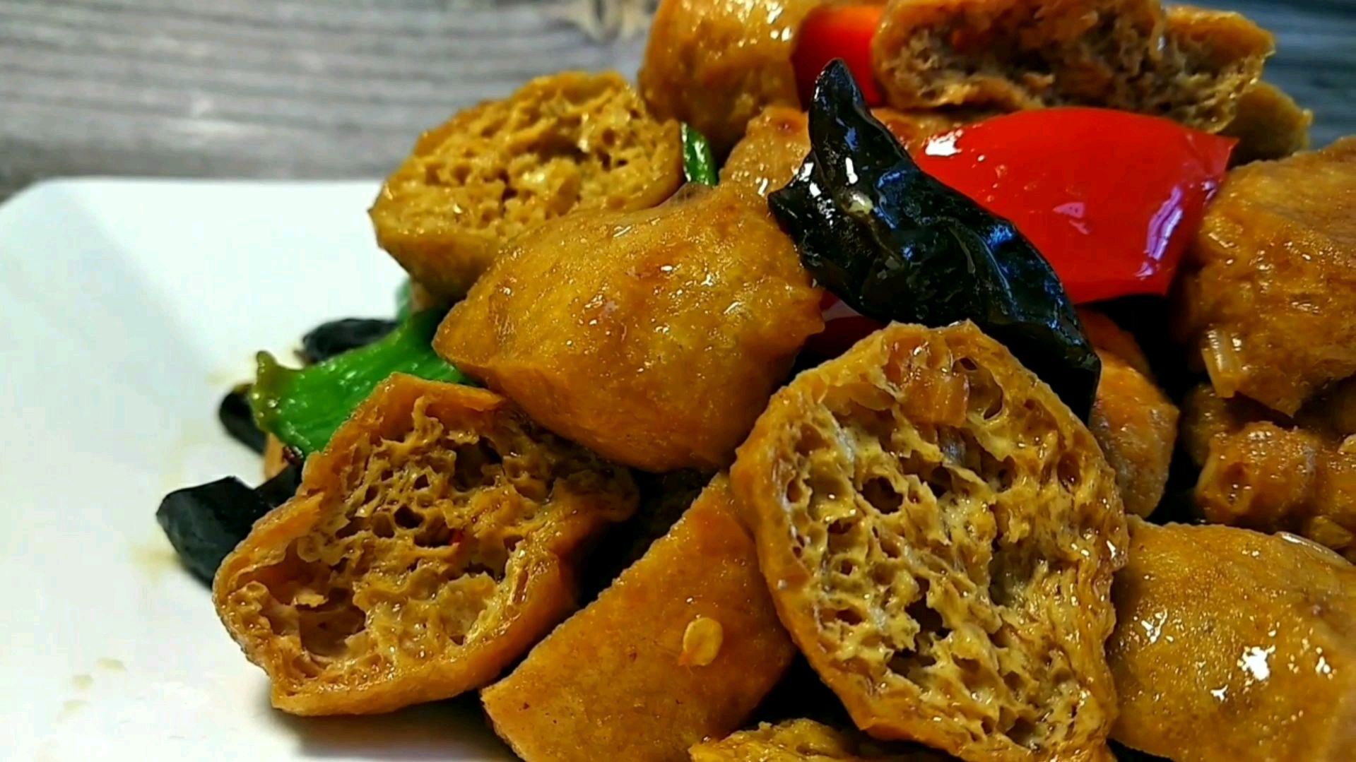 油豆腐最好吃的家常做法,香嫩入味,吃上一口,满嘴汤汁,真过瘾