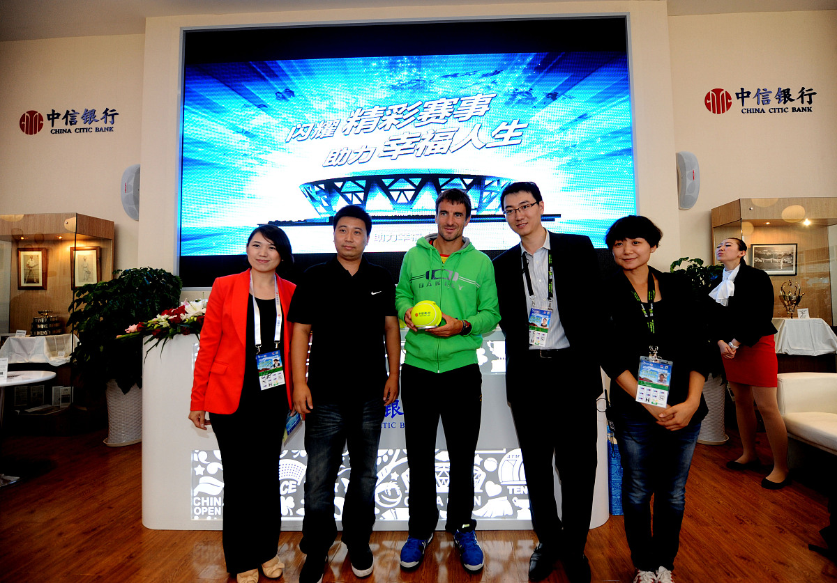 你现在的身份是一名论文作者请对论文《招商信诺人寿保险公司陕西分公司营销人员培训体系优化策略研究》中您认为公司是否有浓厚的培训氛围和学习氛围进行概述其中选择有的占2925选择没有的占7075