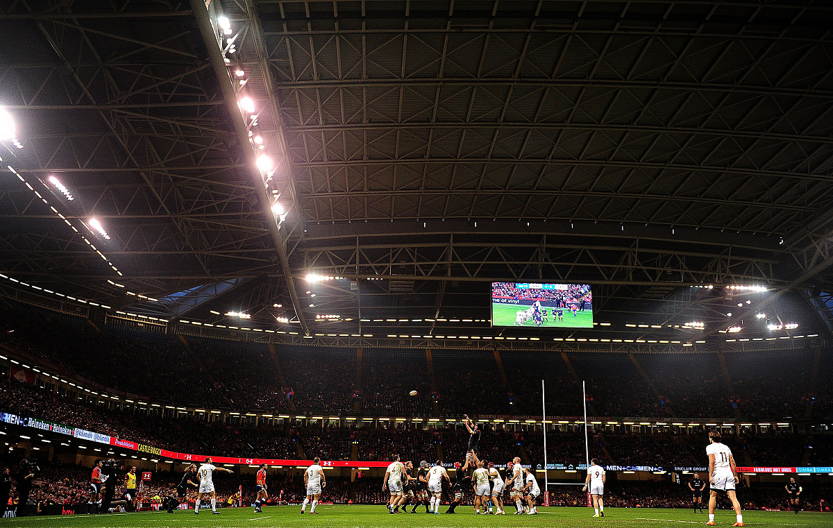 c<strong>a</strong>rdiff, wales - november 18: general view of a line out during
