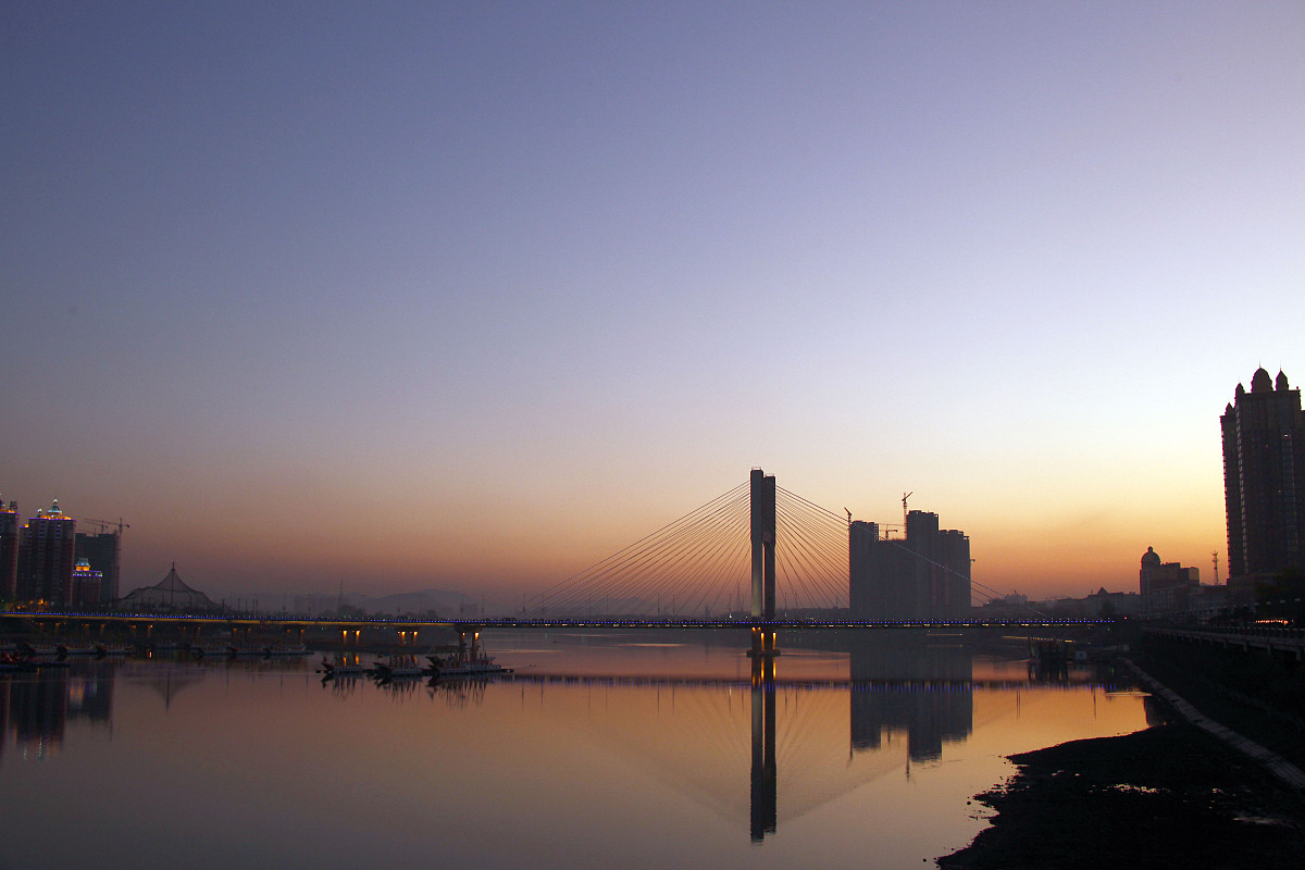 月色照人眠下联