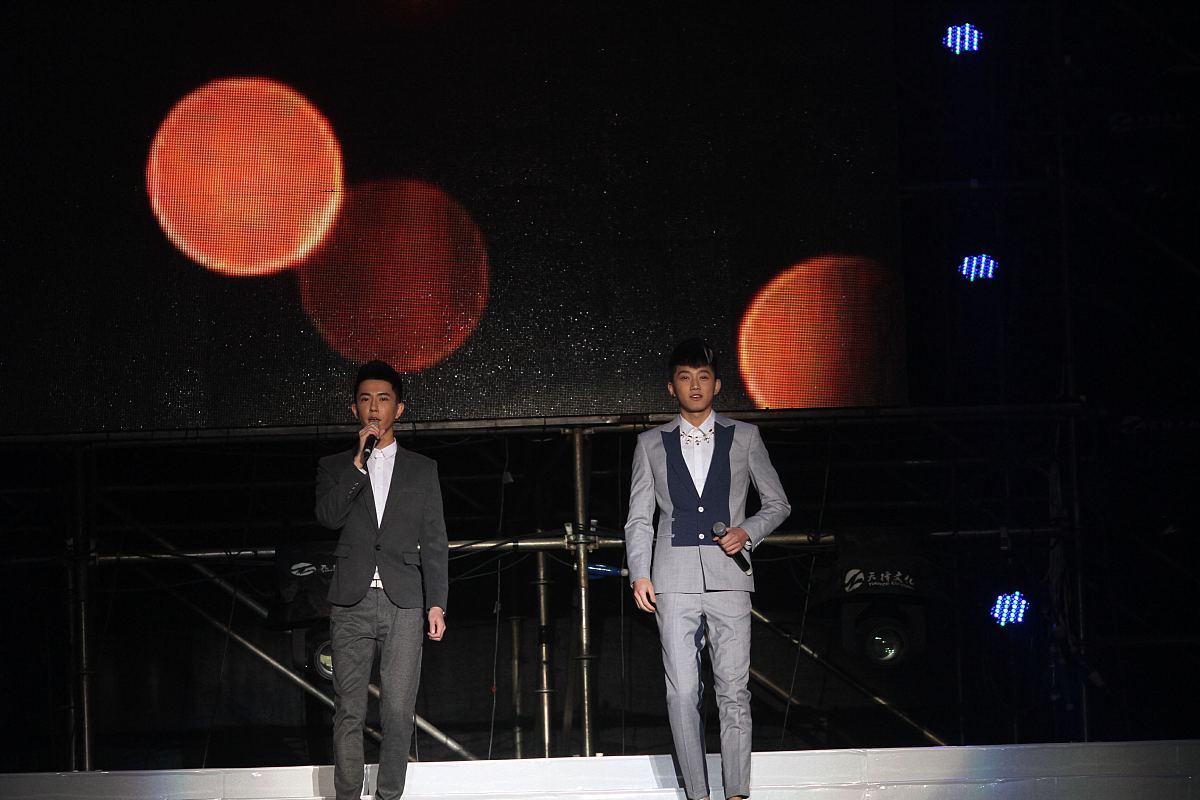 2013年10月26日,湖南宁乡,2013快乐男生赛后首场演唱会在湖南宁乡县百