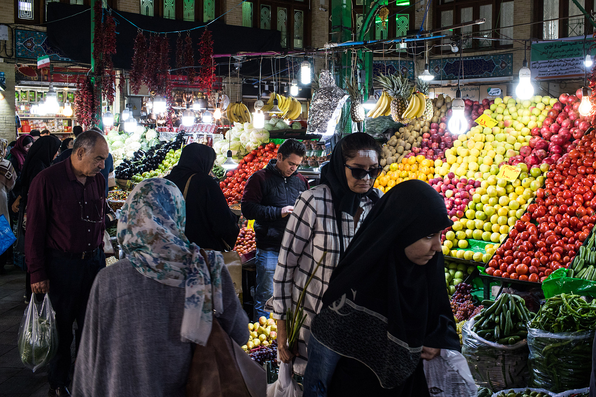 老公的微信支付宝被冻结会连累夫妻吗用250字帮我详细描述