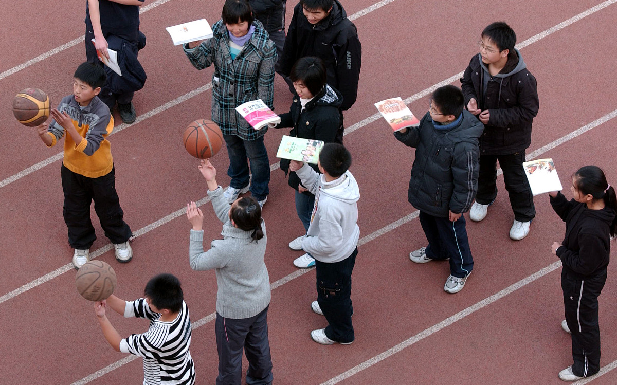 把10个外表上一样的球其中只有一个是次品请你用天平只称三次把次品找出来