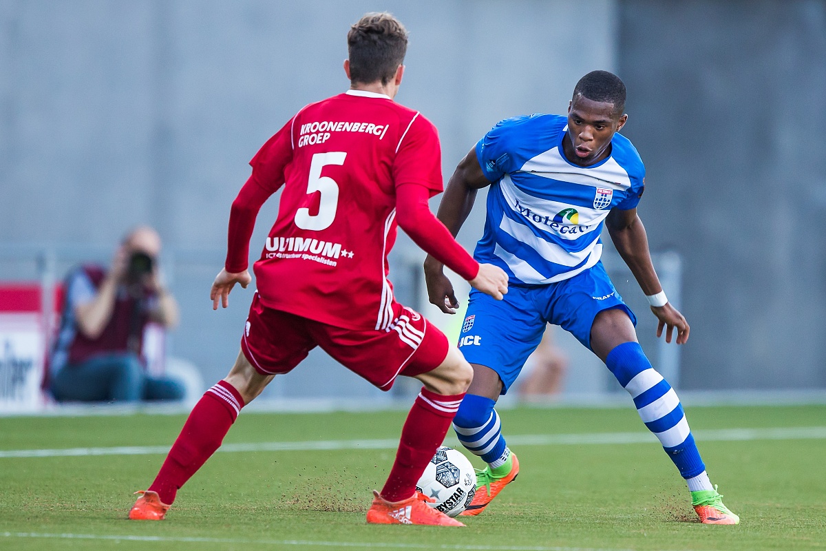 (<strong>l</strong>-r) nicky van hilten of almere city fc, kingsley ehizibue of