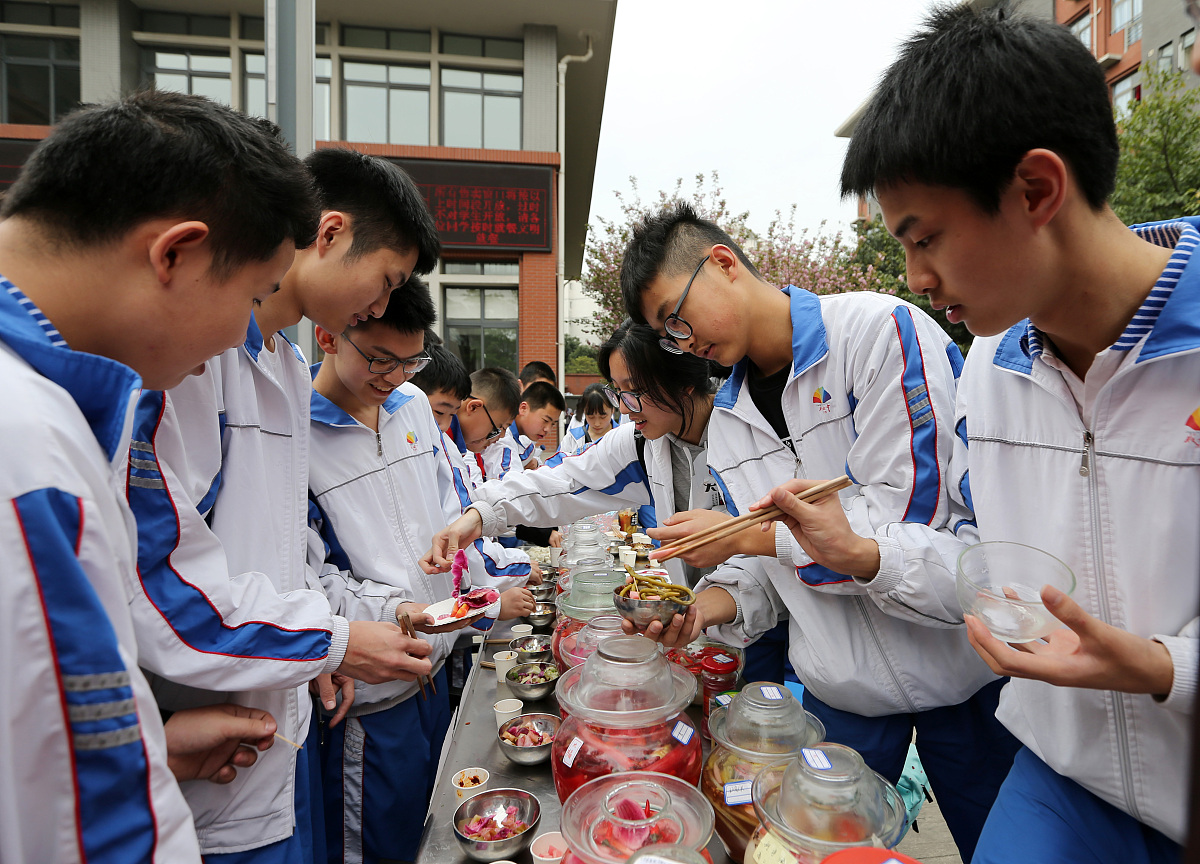 成都机电工程学校铁道运输服务专业：好学吗？就业前景如何？
