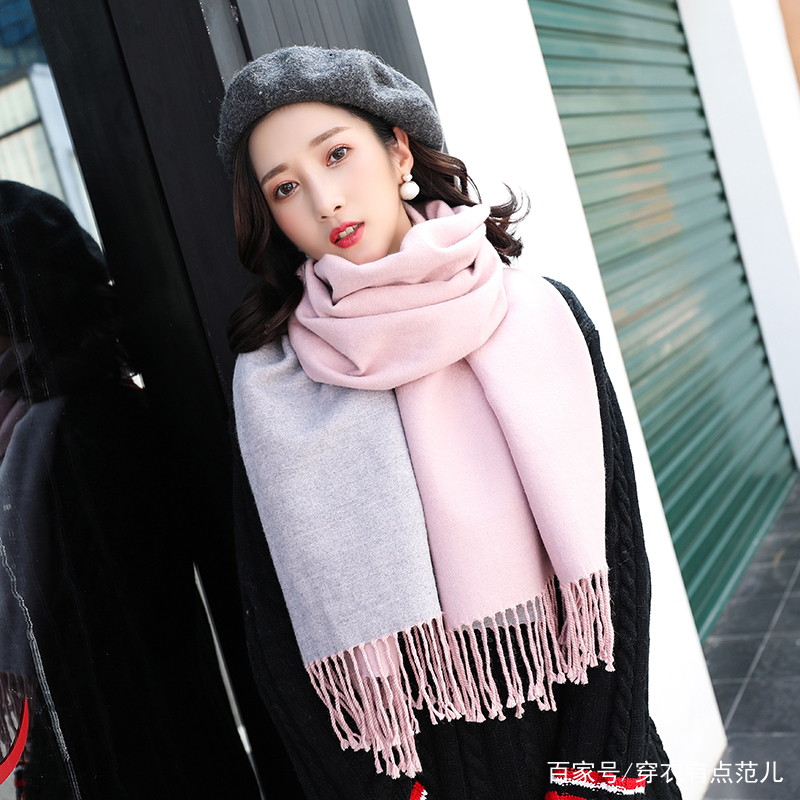 这羊绒围巾今年太火了!很适合皮肤黑的姑娘