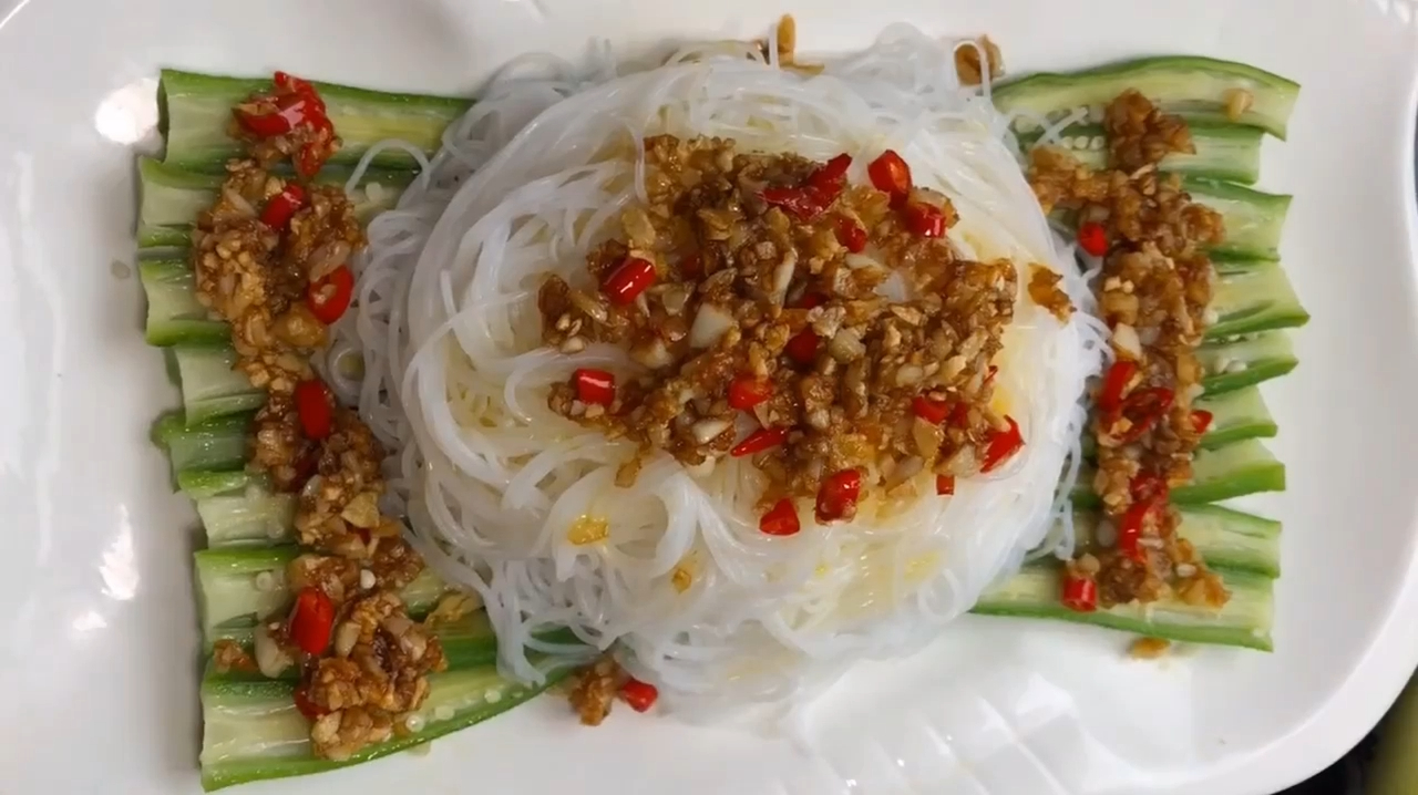 蒜蓉粉丝蒸秋葵,请客时做特有面子